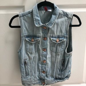 Sleeveless denim jacket